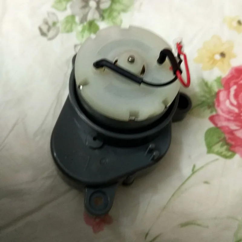 1 pcs left Side brush motor for ilife A4 x620 A6 T4 X430 X432 Robot Vacuum Cleaner Parts ilife A4
1 pcs left Side brush motor for ilife A4 x620 A6 T4 X430 X432 Robot Vacuum Cleaner Parts ilife A4