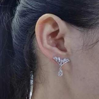 Fashion fan water droplets earrings AAA zircon earrings temperament hypoallergenic earrings Product Material: Environmental cop
Fashion fan water droplets earrings AAA zircon earrings temperament hypoallergenic earrings Product Material: Environmental cop