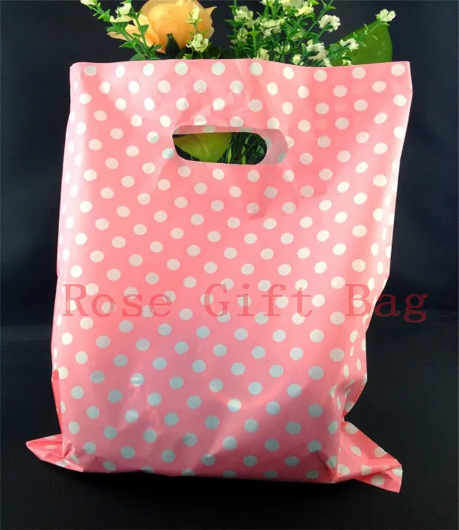 100pcs 25x35cm Dots Design Pink Plastic Gift Bag Cute Jewelry Clothing Boutique Packaging Bags Plastic Shopping Bags With Handle
100pcs 25x35cm Dots Design Pink Plastic Gift Bag Cute Jewelry Clothing Boutique Packaging Bags Plastic Shopping Bags With Handle