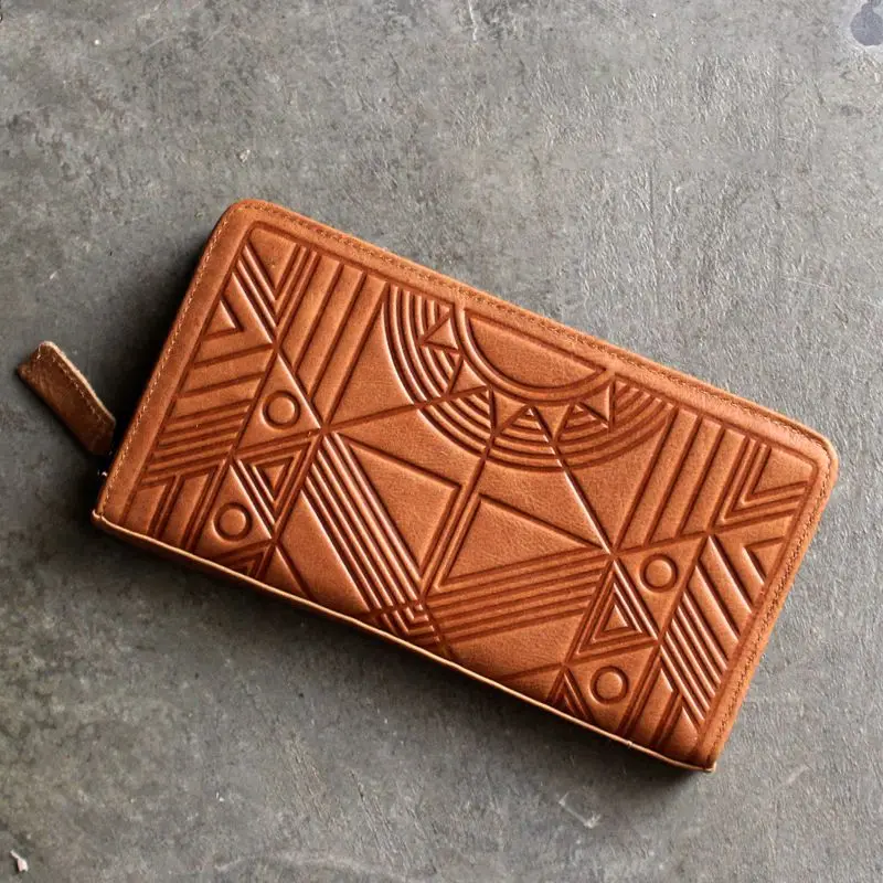 WOONAM Vintage Handmade Top Hide Genuine Cowhide Leather Totem Engraved Long Zipper Wallet WB773
WOONAM Vintage Handmade Top Hide Genuine Cowhide Leather Totem Engraved Long Zipper Wallet WB773