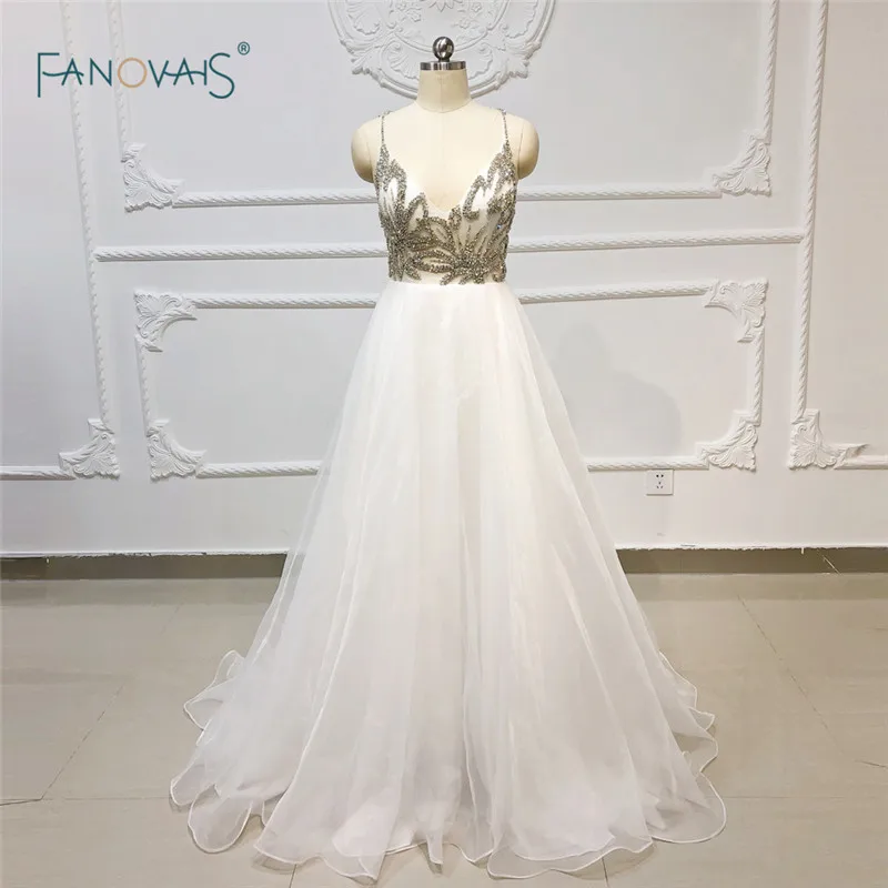 Boho Wedding Dresses Long Organza Straps V-Neck Shiny Crystal Beaded Wedding Gown Ivory Bridal Gown Vestido de Noiva Largo WN54
Boho Wedding Dresses Long Organza Straps V-Neck Shiny Crystal Beaded Wedding Gown Ivory Bridal Gown Vestido de Noiva Largo WN54