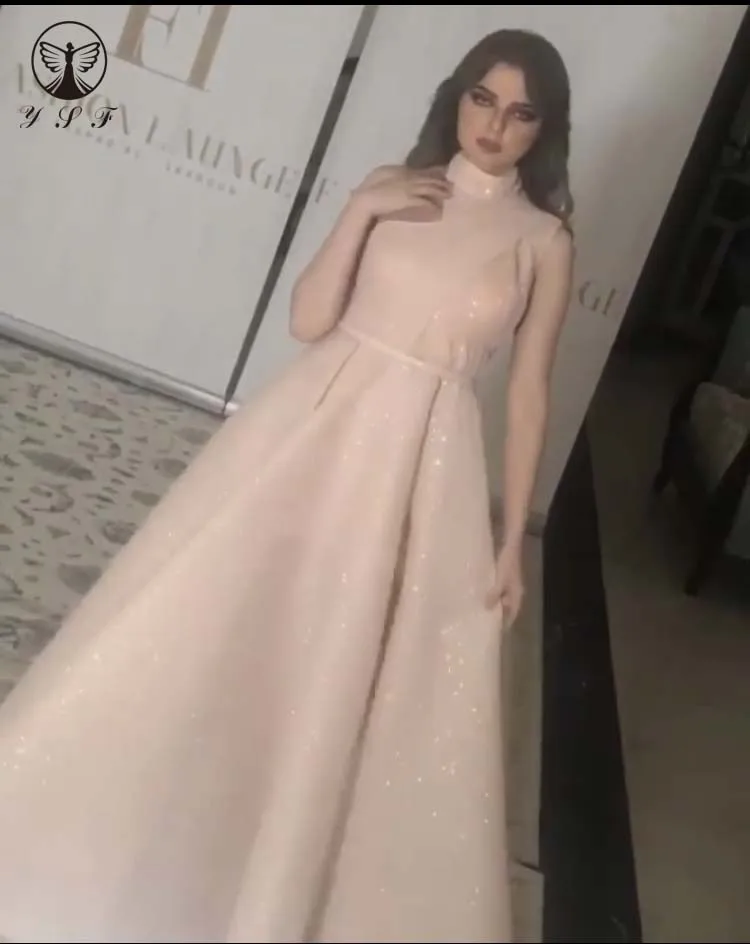 New Arrival Pink High Collar Sleeveless Pleated Floor Length Bling Bling Prom Dresses
New Arrival Pink High Collar Sleeveless Pleated Floor Length Bling Bling Prom Dresses