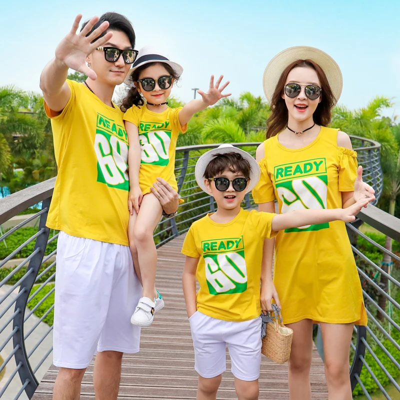 Mom Daughter Letter Print Off-shoulder Dress Dad Son Yellow Cotton T-shirt and White Shorts Set Family Beach Holiday Outfits
Mom Daughter Letter Print Off-shoulder Dress Dad Son Yellow Cotton T-shirt and White Shorts Set Family Beach Holiday Outfits