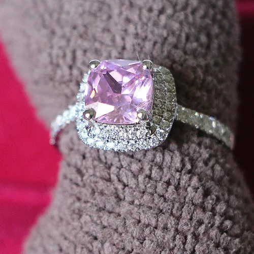 2 Carat Solid 18K Gold Pink Halo Fine Diamond Women Engagement Ring Full Simulate Diamond Gold Jewelry
2 Carat Solid 18K Gold Pink Halo Fine Diamond Women Engagement Ring Full Simulate Diamond Gold Jewelry