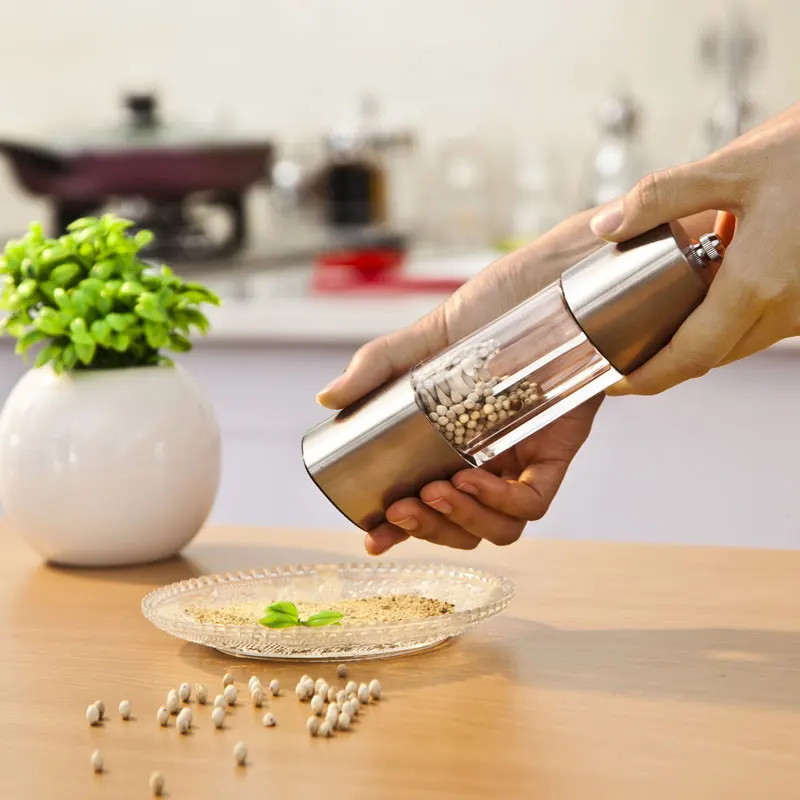 Stainless steel kitchen gadget pepper grinding manual polishing bottle of sesame grater.
Stainless steel kitchen gadget pepper grinding manual polishing bottle of sesame grater.