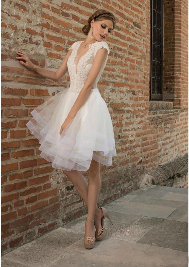 Verngo Appliques Organza Evening Dress Simple V-Neck Evening Gown Short Vestidos Elegantes
Verngo Appliques Organza Evening Dress Simple V-Neck Evening Gown Short Vestidos Elegantes