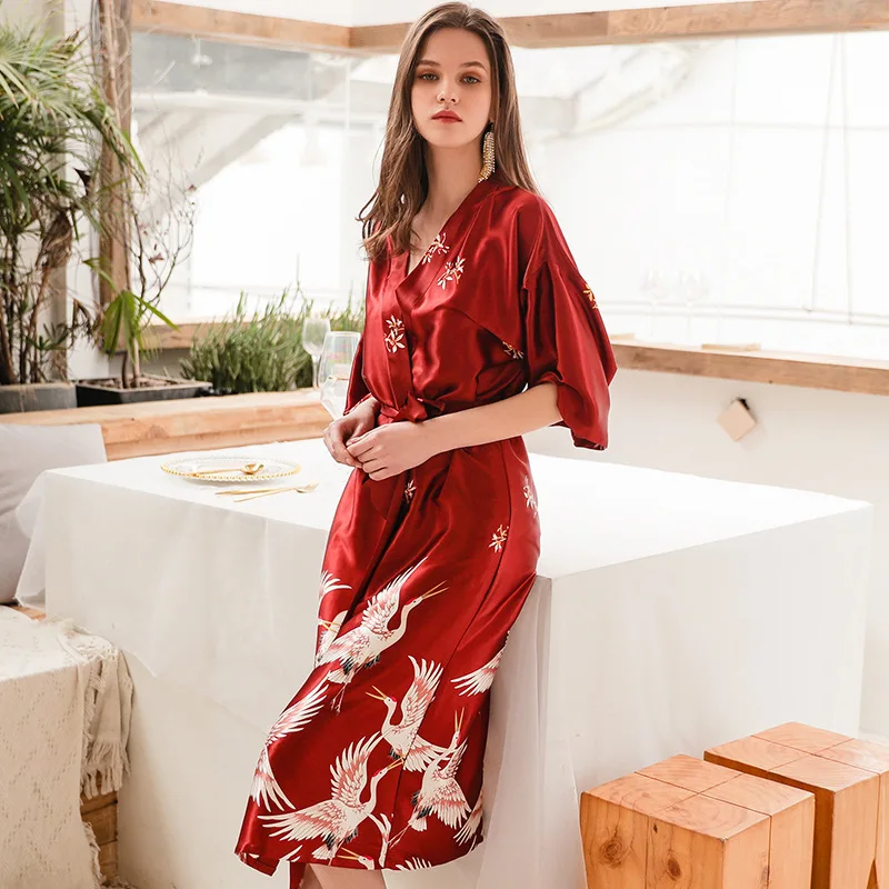 Yhotmeng2019 new ladies long sleeves silk bathrobe robe print robe with belt M-XXL
Yhotmeng2019 new ladies long sleeves silk bathrobe robe print robe with belt M-XXL