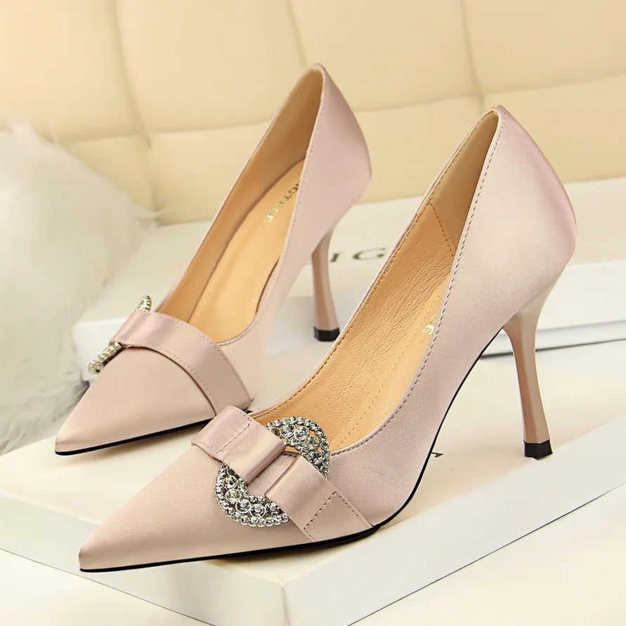 classic pumps Women's shoes high heels 9cm pointed toe pink fine silk satin shallow pointed sexy banquet water hammer single
classic pumps Women's shoes high heels 9cm pointed toe pink fine silk satin shallow pointed sexy banquet water hammer single