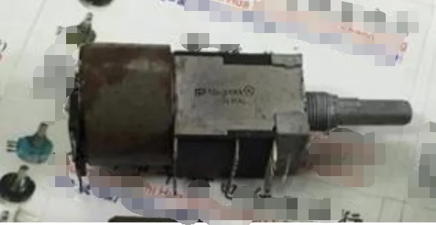 1pcs/lot Stock motor with a lamp quadruple potentiometer A50K X4 handle length 25MMF
1pcs/lot Stock motor with a lamp quadruple potentiometer A50K X4 handle length 25MMF