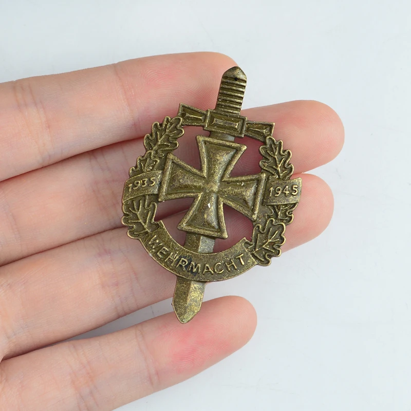 1935-1945 WW2 German Army Wehrmacht Brooch Antique Silver Color Bronze Sword Coat Cloak Pins Retro Vintage Military Jewelry
1935-1945 WW2 German Army Wehrmacht Brooch Antique Silver Color Bronze Sword Coat Cloak Pins Retro Vintage Military Jewelry