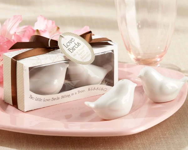Wedding favor "Lovebirds in the Window" Ceramic Salt & Pepper Shakers caster of creative life (1set = 2 pcs)
Wedding favor "Lovebirds in the Window" Ceramic Salt & Pepper Shakers caster of creative life (1set = 2 pcs)