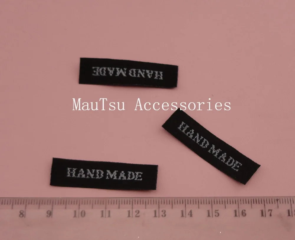 300PCS 1.1cm*4.0cm Black Satin Ribbon label with embroidered white color "handmade" Marked DIY items
300PCS 1.1cm*4.0cm Black Satin Ribbon label with embroidered white color "handmade" Marked DIY items