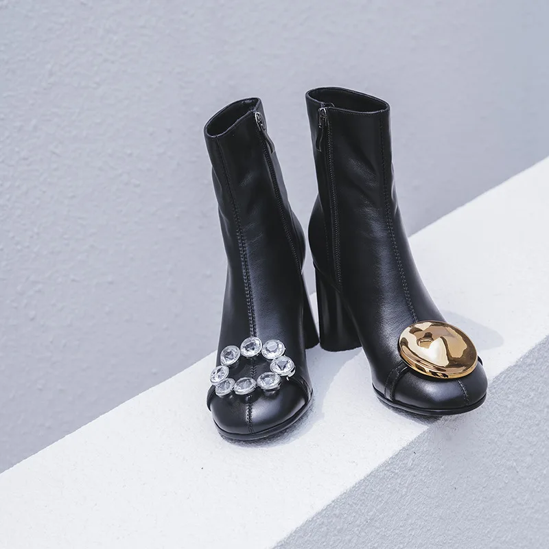 Stylesowner 2018 Latest Coming Gold Metal Button Boots Crystal Decor Real Leather Thick High Heel Short Boots For Woman Side Zip
Stylesowner 2018 Latest Coming Gold Metal Button Boots Crystal Decor Real Leather Thick High Heel Short Boots For Woman Side Zip