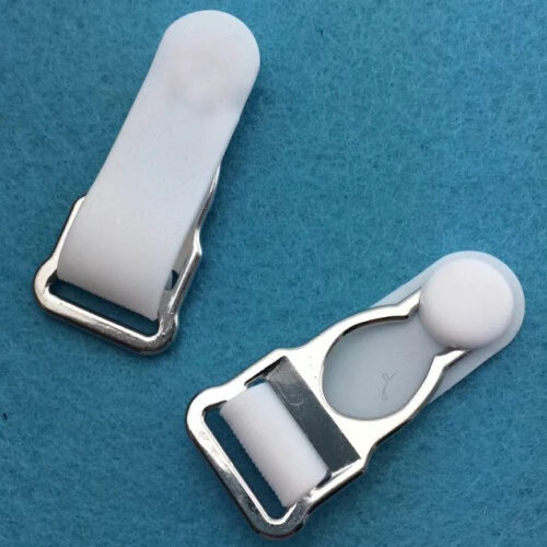 100 pcs/pack 1.4cm Silver Metal+White PP Garter Garment clips klip Clothing accessories Sewing Supplies TQ509
100 pcs/pack 1.4cm Silver Metal+White PP Garter Garment clips klip Clothing accessories Sewing Supplies TQ509