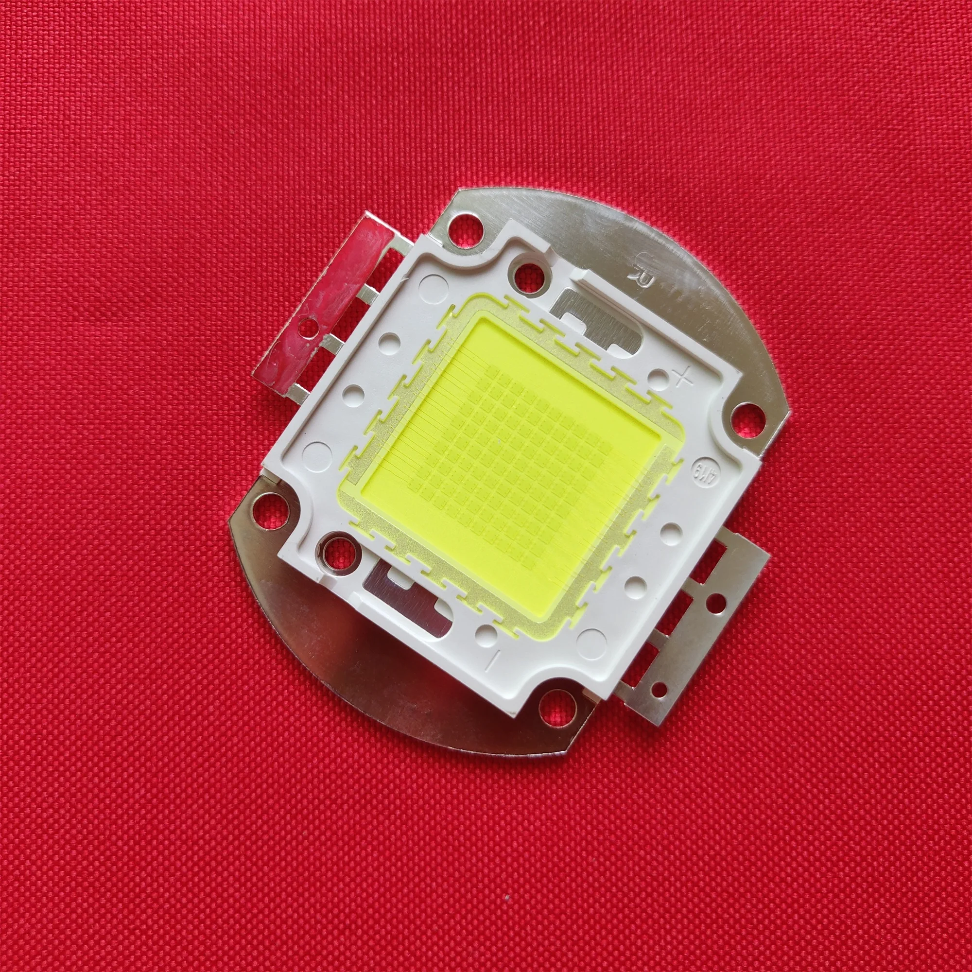 DIY projection 200W high lumen diy projector led COB LED Lamp Bridgelux chip 30-34V 68mil pure white 100 pcs leds
DIY projection 200W high lumen diy projector led COB LED Lamp Bridgelux chip 30-34V 68mil pure white 100 pcs leds