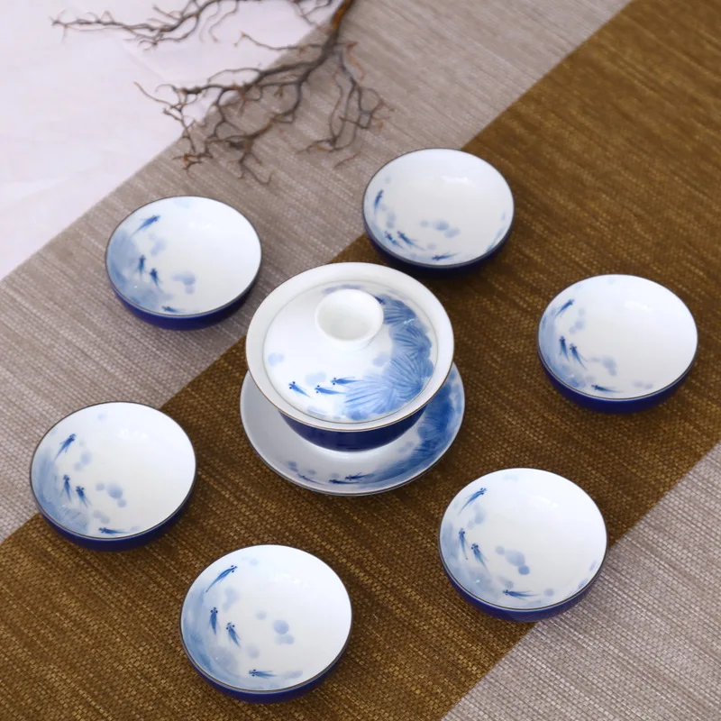 1 gaiwan + шесть чайных чашек ручная роспись фарфоровая чашка чая синяя глазурь под глазурованными красочными тюренами китайский кунг фу Чайны...
1 gaiwan + шесть чайных чашек ручная роспись фарфоровая чашка чая синяя глазурь под глазурованными красочными тюренами китайский кунг фу Чайны...