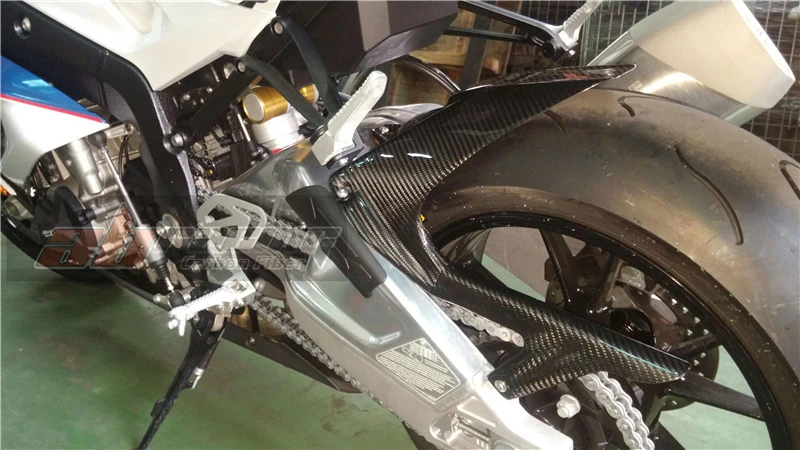 Rear Hugger Chain Guard For BMW S1000RR 2009-2015 2016 2017 2018 S1000R 2014 - 2017 2018 Full Carbon Fiber 100% Twill
Rear Hugger Chain Guard For BMW S1000RR 2009-2015 2016 2017 2018 S1000R 2014 - 2017 2018 Full Carbon Fiber 100% Twill