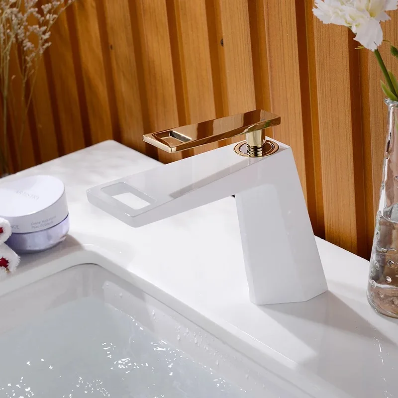 LIUYUE Basin Faucets White/Chrome Brass New-style Bathroom Basin Unique Hole Water Outlet Tap Cold Hot Water Sink Mixer Taps
LIUYUE Basin Faucets White/Chrome Brass New-style Bathroom Basin Unique Hole Water Outlet Tap Cold Hot Water Sink Mixer Taps
