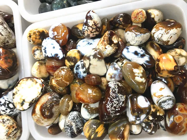 Madagascar natural agate beautiful mineral sample..Quartz crystal stone and mineral specimens
Madagascar natural agate beautiful mineral sample..Quartz crystal stone and mineral specimens