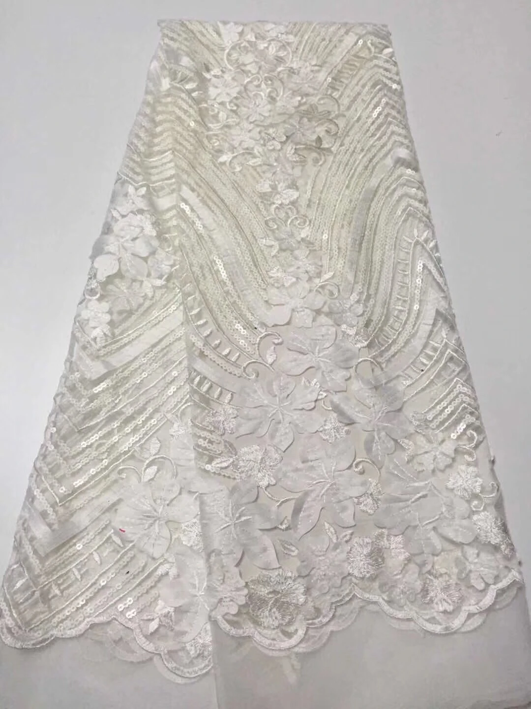 White 2019 New Style French African Lace Fabric Guipure Sequined Cord Tulle Nigerian Mesh India Lace for Wedding Dress KCD9215
White 2019 New Style French African Lace Fabric Guipure Sequined Cord Tulle Nigerian Mesh India Lace for Wedding Dress KCD9215