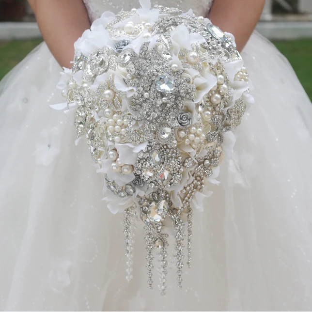 White Hydrangea drop brooch bouquet custom wedding bridal bouquets crystal teardrop style Bride 's Bouquet Pearl tassels decor
White Hydrangea drop brooch bouquet custom wedding bridal bouquets crystal teardrop style Bride 's Bouquet Pearl tassels decor
