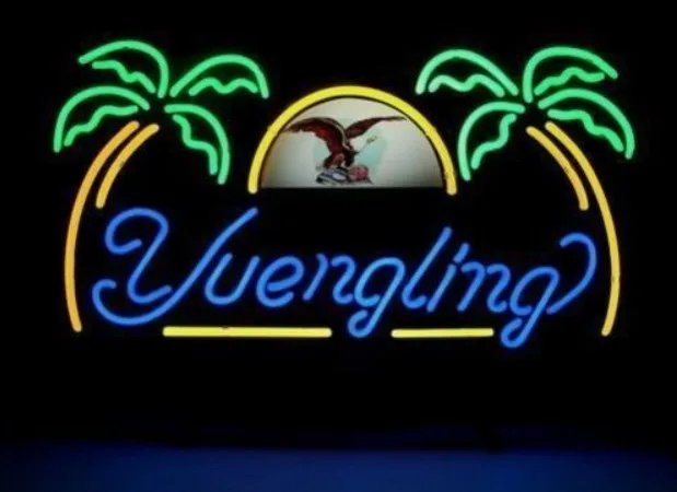 Стеклянная неоновая светосветильник вывеска Yuengling Eagle на заказ, пивной бар
Стеклянная неоновая светосветильник вывеска Yuengling Eagle на заказ, пивной бар