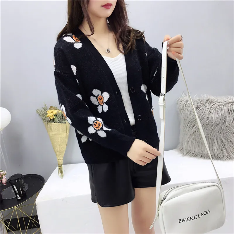 Knit Cashmere Single Breasted Cardigan Coat Smiley Flower V-neck Women Full Sleeve Casual Autumn Winter
Knit Cashmere Single Breasted Cardigan Coat Smiley Flower V-neck Women Full Sleeve Casual Autumn Winter