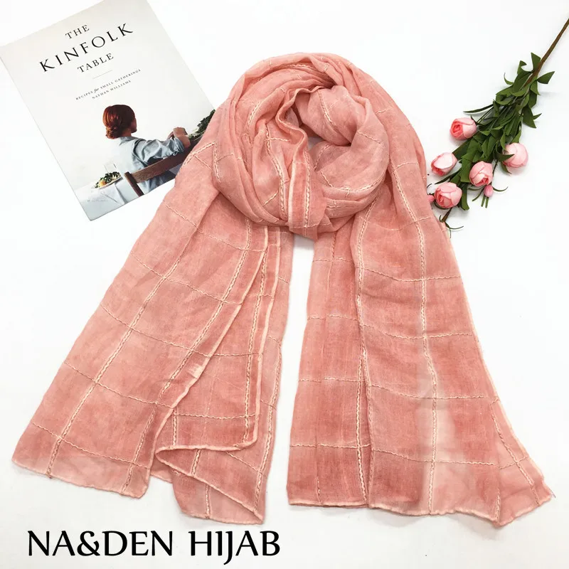 2018 Hot sale New design plain solid soft Grid Muslim hijab women scarf branch luxury bandana wraps shawls sjaal muffler 10pcs
2018 Hot sale New design plain solid soft Grid Muslim hijab women scarf branch luxury bandana wraps shawls sjaal muffler 10pcs