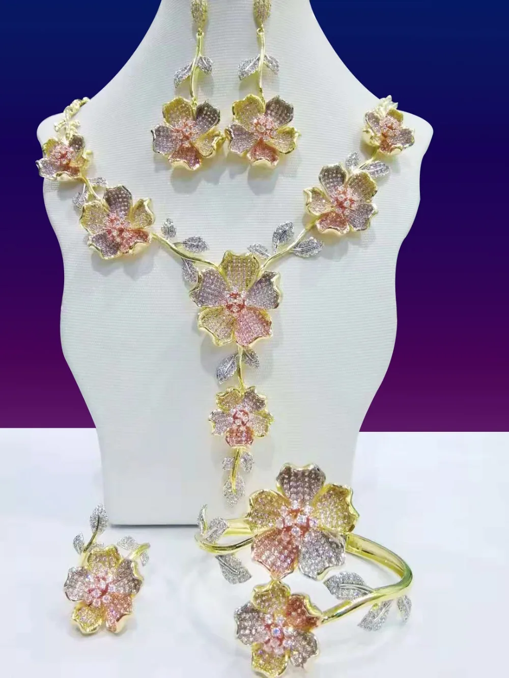 GODKI New Trendy Luxury Leaf Flowr African Lariat Drop Jewelry Sets For Women Wedding Zircon CZ Indian Beads Bridal jewelry Sets
GODKI New Trendy Luxury Leaf Flowr African Lariat Drop Jewelry Sets For Women Wedding Zircon CZ Indian Beads Bridal jewelry Sets