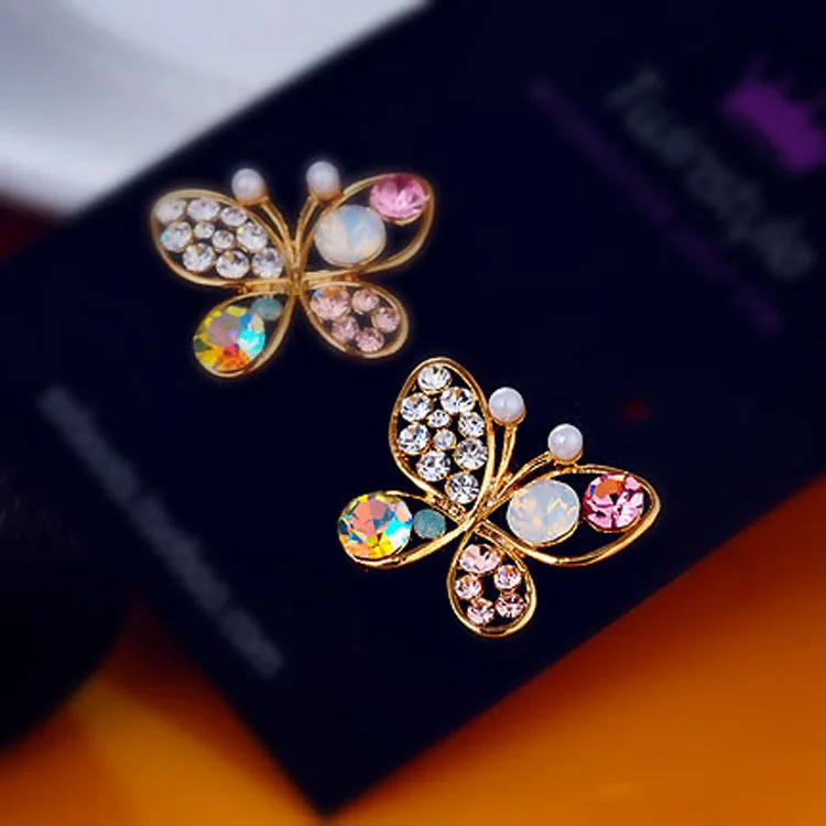 Korean jewelry wholesale Pearl butterfly hollow zircon ear nail new earrings supply
Korean jewelry wholesale Pearl butterfly hollow zircon ear nail new earrings supply