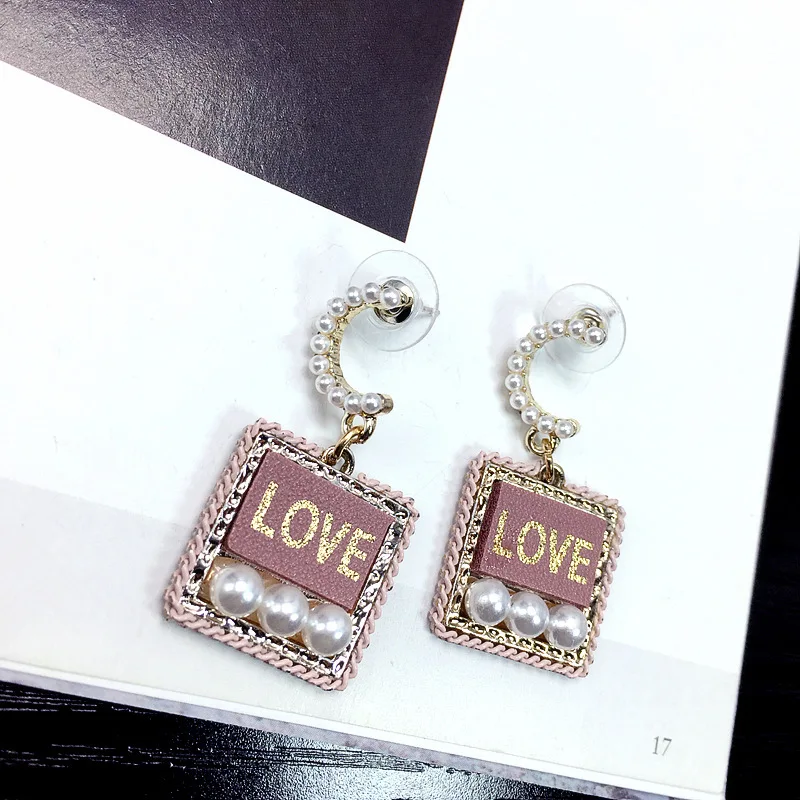 Pearl letter earrings, geometric square, steel needle anti - allergy color earrings, women, fashion jewelry wholesale,TF102
Pearl letter earrings, geometric square, steel needle anti - allergy color earrings, women, fashion jewelry wholesale,TF102