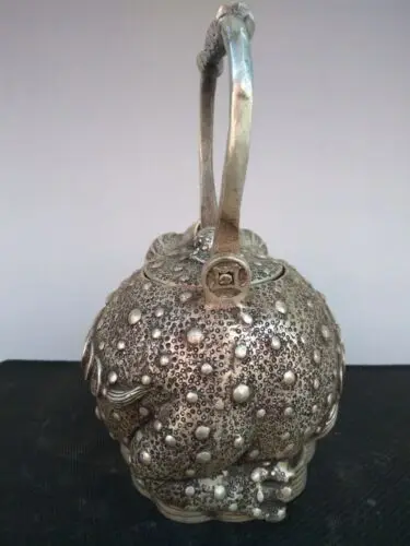Exquisite Chinese Old Tibet Silver Copper Wealth Money Golden Toad Spittor Statue Wine Pot TeaPot
Exquisite Chinese Old Tibet Silver Copper Wealth Money Golden Toad Spittor Statue Wine Pot TeaPot