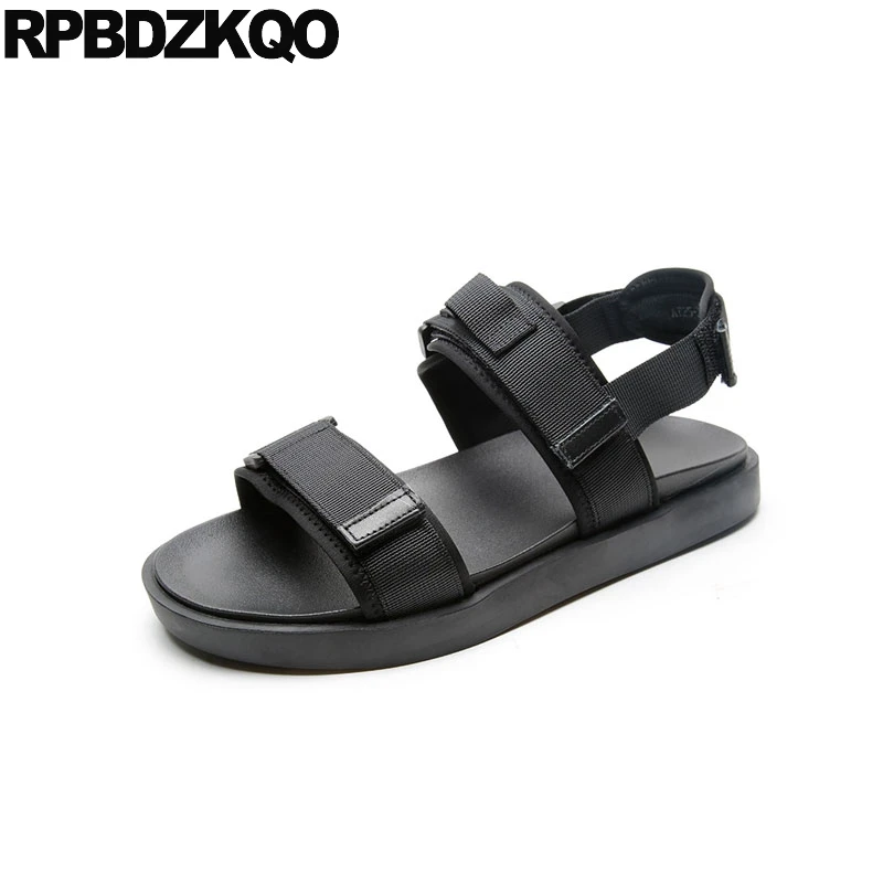 Strap Waterproof Designer Shoes Men High Quality Sneakers Italian Casual Flat Sandals Black Runway Slip On Breathable Luxury
Strap Waterproof Designer Shoes Men High Quality Sneakers Italian Casual Flat Sandals Black Runway Slip On Breathable Luxury