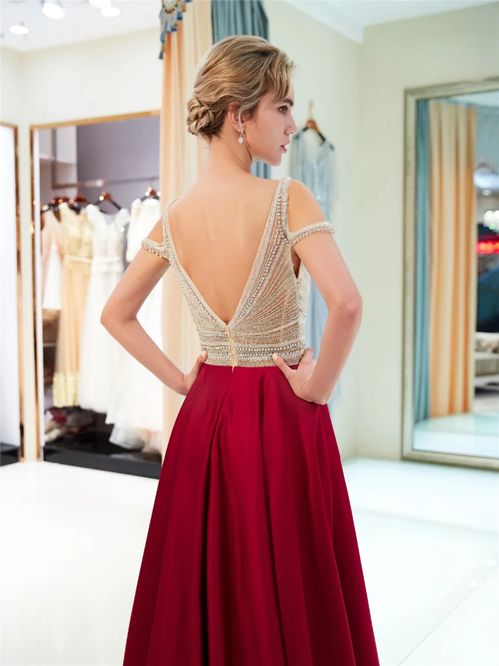 Платье длинное атласное с открытой спиной и V-образным вырезом | Свадьбы