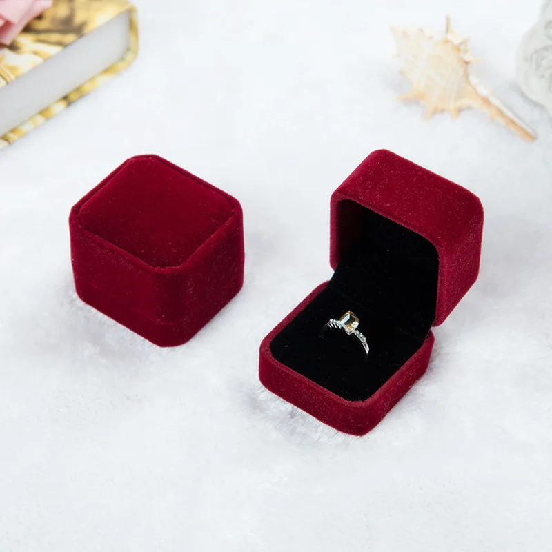 Hot 1 PC Gift Boxes Squre Velvet Earrings Wedding Ring Box Jewelry Display Case Jewelry Box Accessories
Hot 1 PC Gift Boxes Squre Velvet Earrings Wedding Ring Box Jewelry Display Case Jewelry Box Accessories