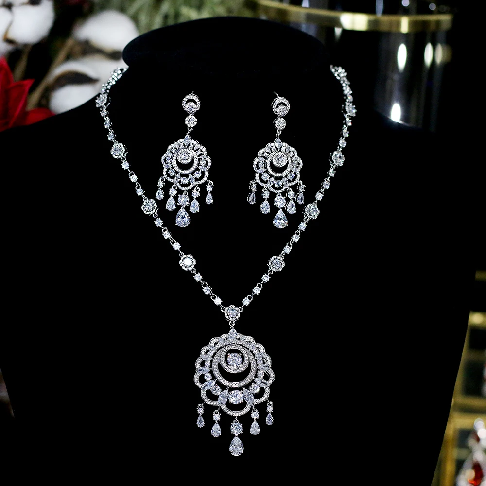 De bujIas de encendido brillante circon cubico pendiente collar cena pesada de Sst de la boda vestido de novia Accesorios
De bujIas de encendido brillante circon cubico pendiente collar cena pesada de Sst de la boda vestido de novia Accesorios