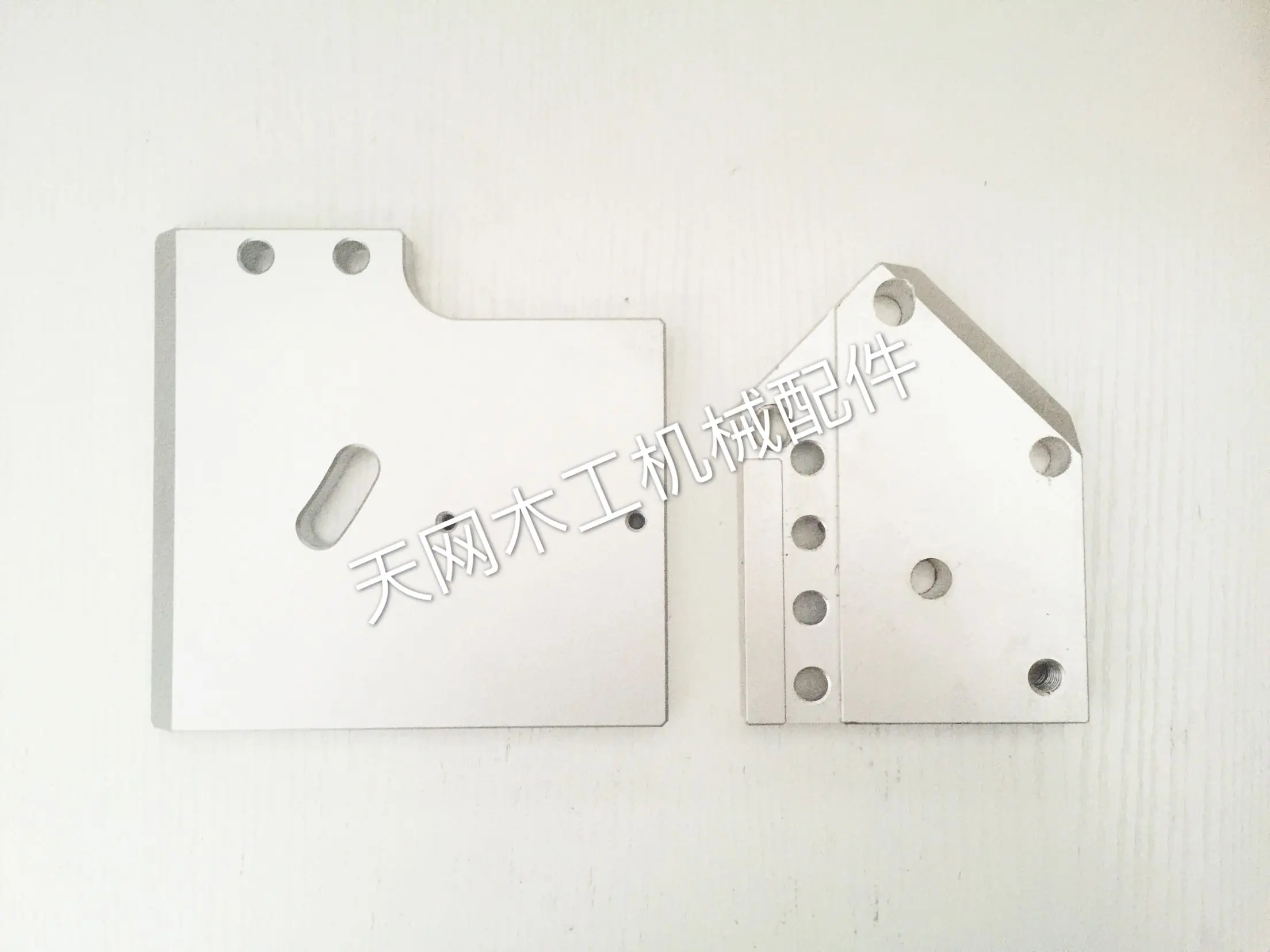 KDT Haode Lihong Senbaisen automatic edge banding machine head baffle positioning plate
KDT Haode Lihong Senbaisen automatic edge banding machine head baffle positioning plate