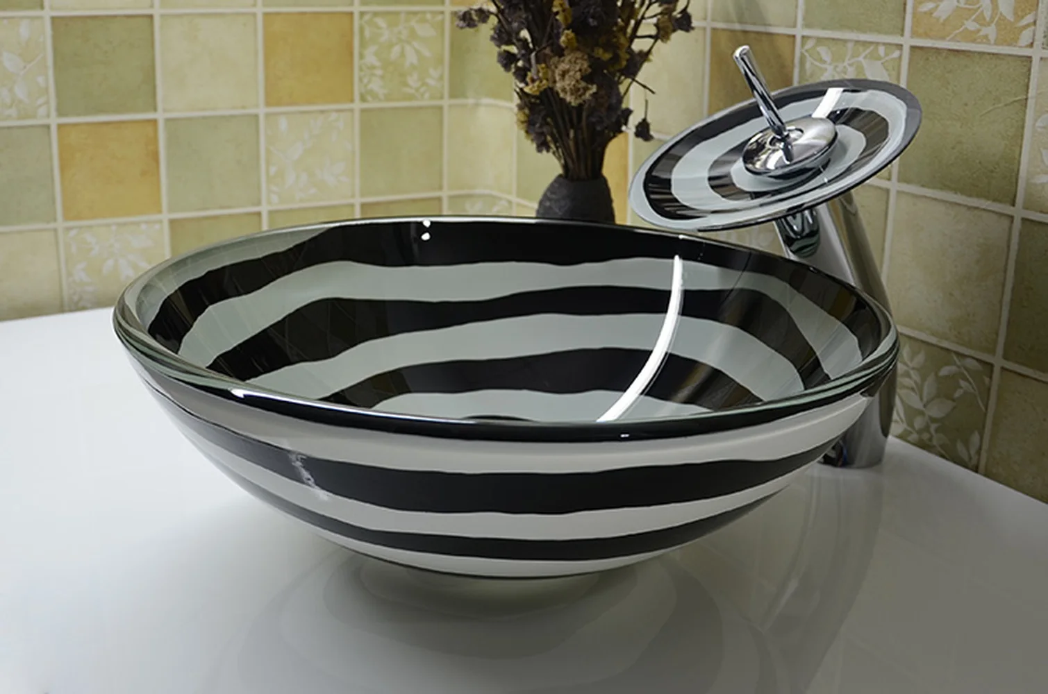 Tempered glass vanity above counter basin round art basin European wash basin bathroom creative art wash basin LO712944
Tempered glass vanity above counter basin round art basin European wash basin bathroom creative art wash basin LO712944