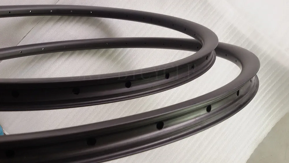 29er hookless AM mtb bike rims 25mm deep 30mm wide mountain UD matt carbon bicycle rim tubeless compatible, customized XC DH
29er hookless AM mtb bike rims 25mm deep 30mm wide mountain UD matt carbon bicycle rim tubeless compatible, customized XC DH