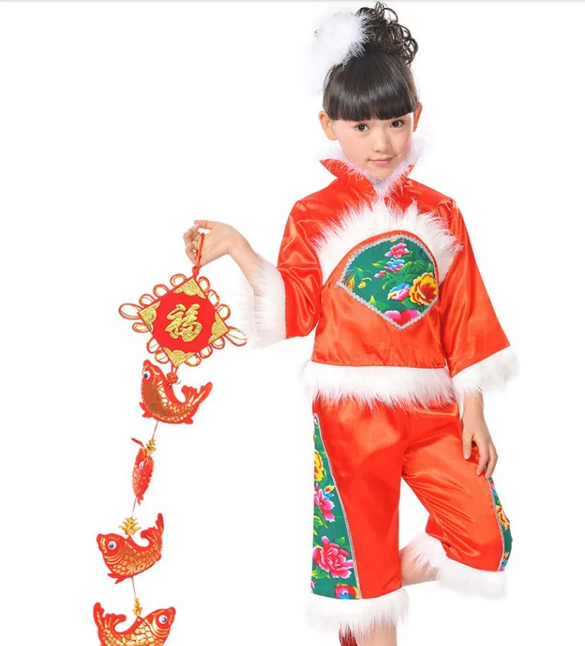 The new children's costumes festive red lantern yangko preschool dance national performance under of the girls
The new children's costumes festive red lantern yangko preschool dance national performance under of the girls