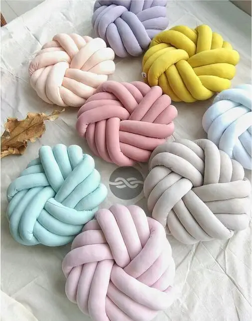 New Handmade Knot Cushion Knotted Ball Pillow Round Kids Bed Pillows Stuffed Toys Children Nursery Room Decor Christmas Gifts
New Handmade Knot Cushion Knotted Ball Pillow Round Kids Bed Pillows Stuffed Toys Children Nursery Room Decor Christmas Gifts