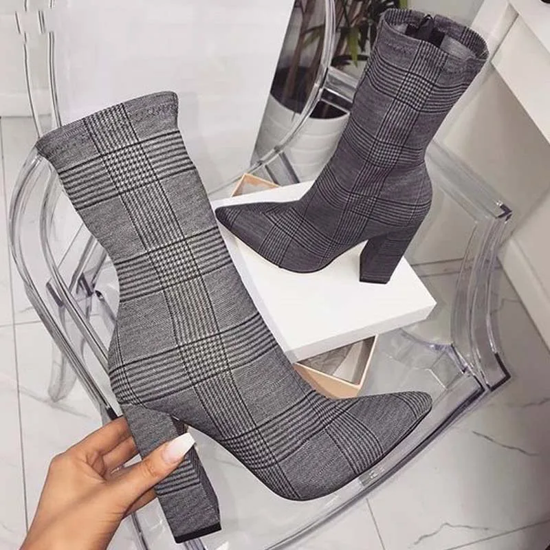 XEK 2019 New Design Print Ankle Boots Women heels For Autumn Winter Fashion Pointed Toe Square heel Zipper Woman Shoes YYJ12
XEK 2019 New Design Print Ankle Boots Women heels For Autumn Winter Fashion Pointed Toe Square heel Zipper Woman Shoes YYJ12