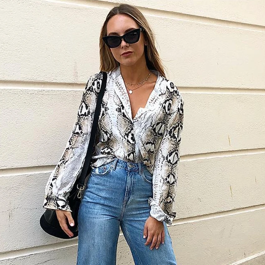 New style Fashion autumn women's commuter chiffon shirt casual Snake print long-sleeved Notched Button shirt loose top
New style Fashion autumn women's commuter chiffon shirt casual Snake print long-sleeved Notched Button shirt loose top
