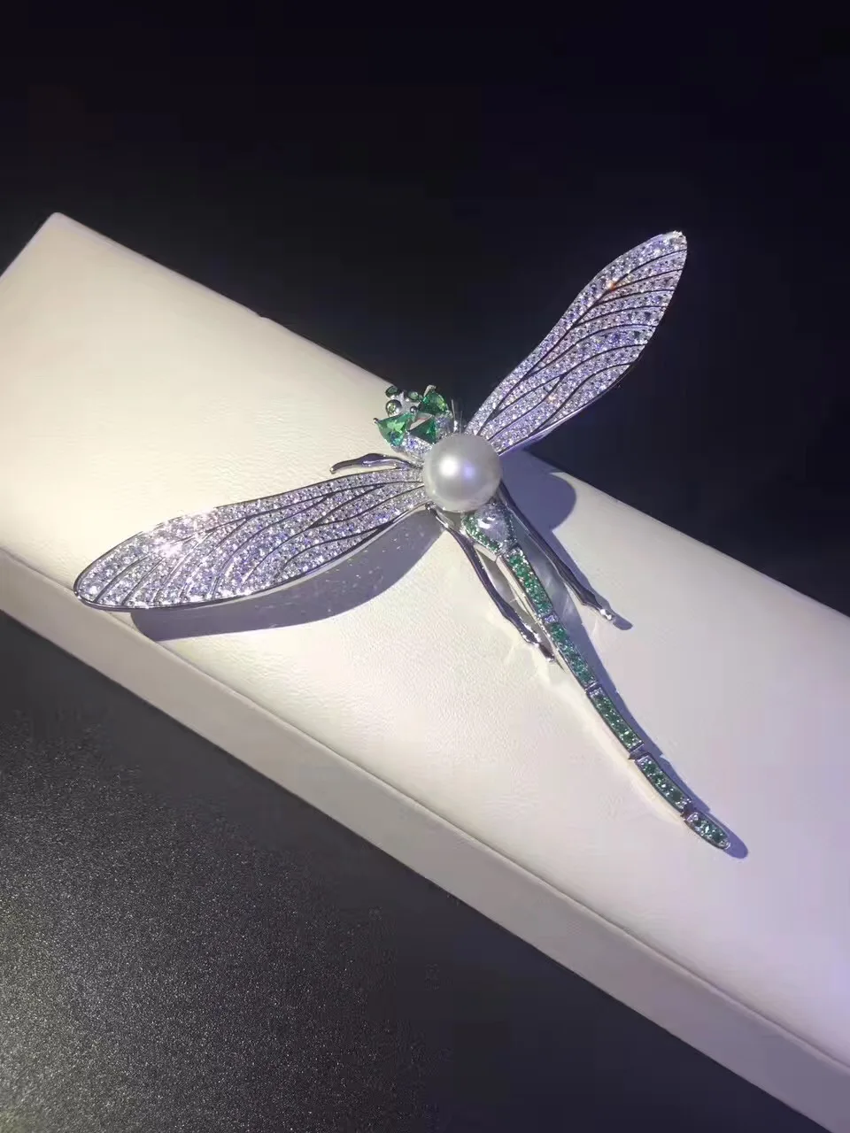 7-8MM fine women jewelry natural fresh water pearl brooch pins dragonfly brooch 925 sterling silver the tail can move free shipp
7-8MM fine women jewelry natural fresh water pearl brooch pins dragonfly brooch 925 sterling silver the tail can move free shipp