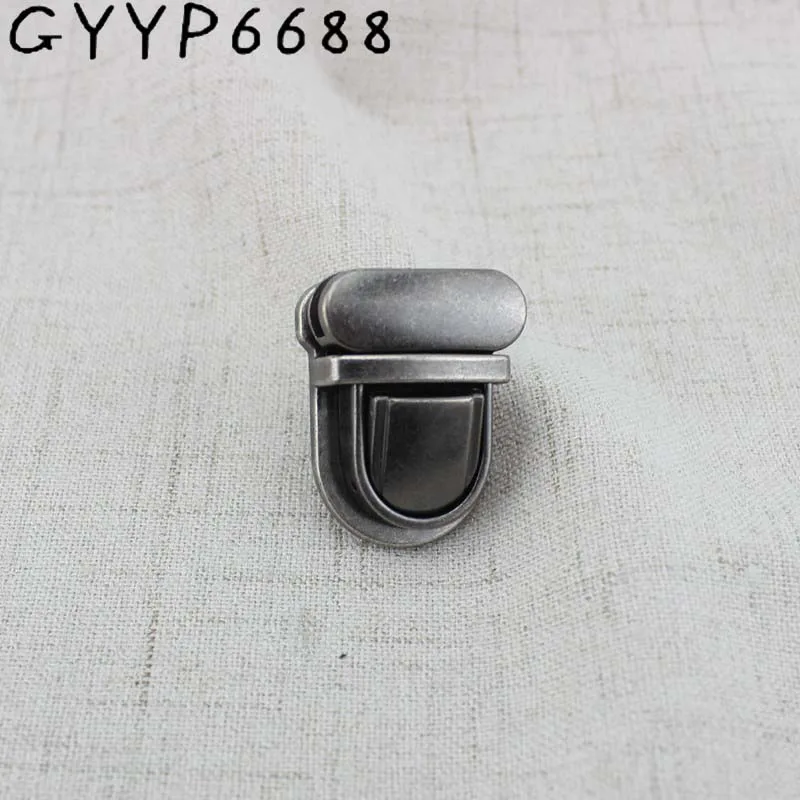 2sets old silver lock Clasp Turn tuck Lock Handbag Bag Purse genuine leather trunk lock Twist Lock Metal Hardware For DIY
2sets old silver lock Clasp Turn tuck Lock Handbag Bag Purse genuine leather trunk lock Twist Lock Metal Hardware For DIY