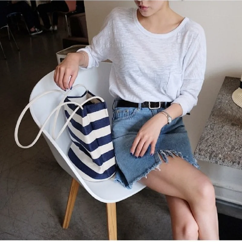 2018 New Fashion Women Bags Stripes Tote Ladies Canvas Female Travel Beach Casual Bag Messenger Shoulder Shopping Bags ZGW04-C
2018 New Fashion Women Bags Stripes Tote Ladies Canvas Female Travel Beach Casual Bag Messenger Shoulder Shopping Bags ZGW04-C