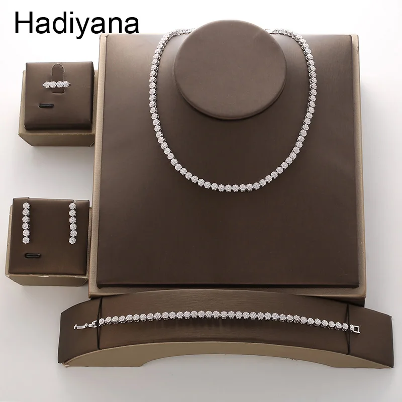 Jewelry Set HADIYANA New Fashion Temperament Simple Luxury Vintage Cubic Zirconia Round For Women TZ8084 Conjunto de joyas
Jewelry Set HADIYANA New Fashion Temperament Simple Luxury Vintage Cubic Zirconia Round For Women TZ8084 Conjunto de joyas