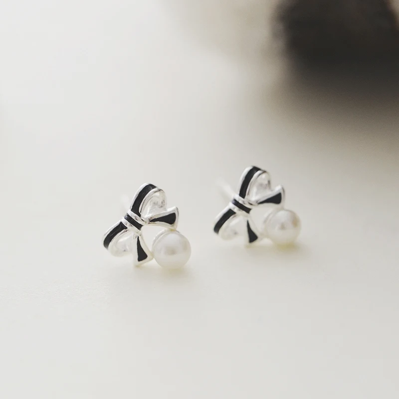 Elegant bow stud earring elegant personalized female brief 925 pure sv earring female sweet all-match accessories
Elegant bow stud earring elegant personalized female brief 925 pure sv earring female sweet all-match accessories