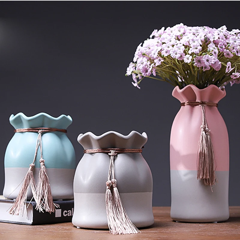 Europe Ceramic Vase Wave-mouth two-color With tassels vases Fashion Tabletop Crafts Flower container Home Wedding Decoration
Europe Ceramic Vase Wave-mouth two-color With tassels vases Fashion Tabletop Crafts Flower container Home Wedding Decoration