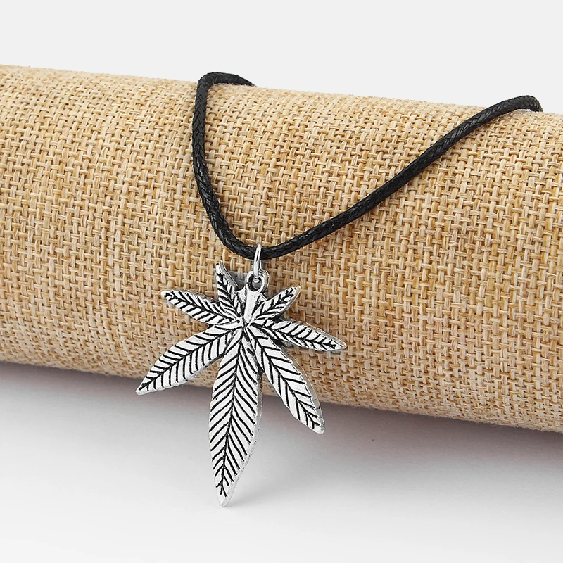 1pcs Tibetan Bronze/Gold/Patina RASTA Leaf Charm Hemp Pendant Black Wax Cotton Cord Necklace Pagan Wiccan Jewelry
1pcs Tibetan Bronze/Gold/Patina RASTA Leaf Charm Hemp Pendant Black Wax Cotton Cord Necklace Pagan Wiccan Jewelry